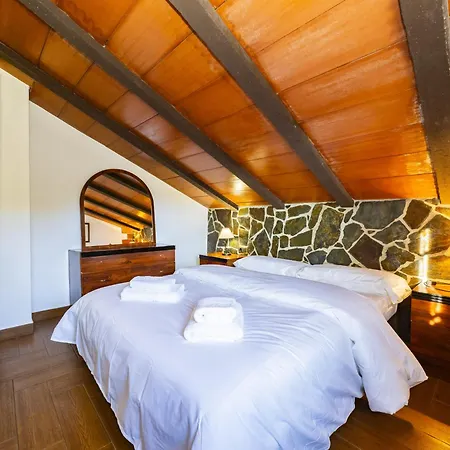 Holiday home Cubo's Cerezos