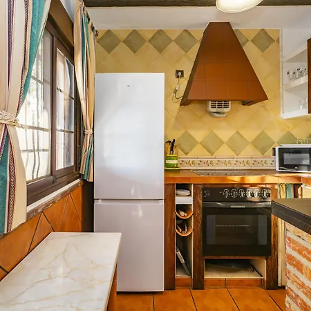 Holiday home Cubo's Cerezos *