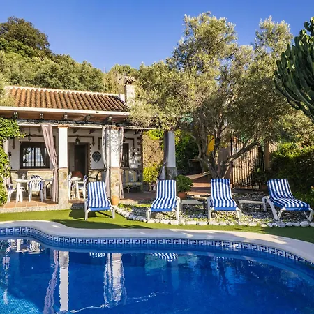 Holiday home Cubo's Cerezos