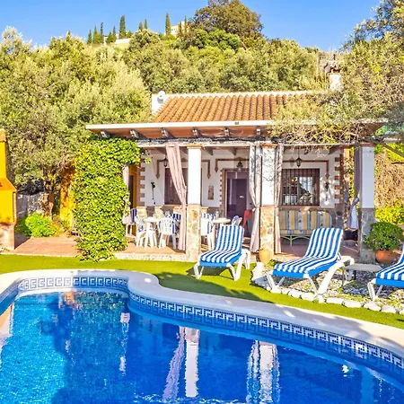 Holiday home Cubo's Cerezos *